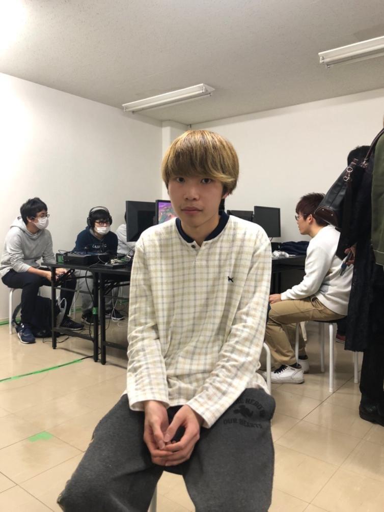 頂上を見続ける男　Atelier 掲載画像